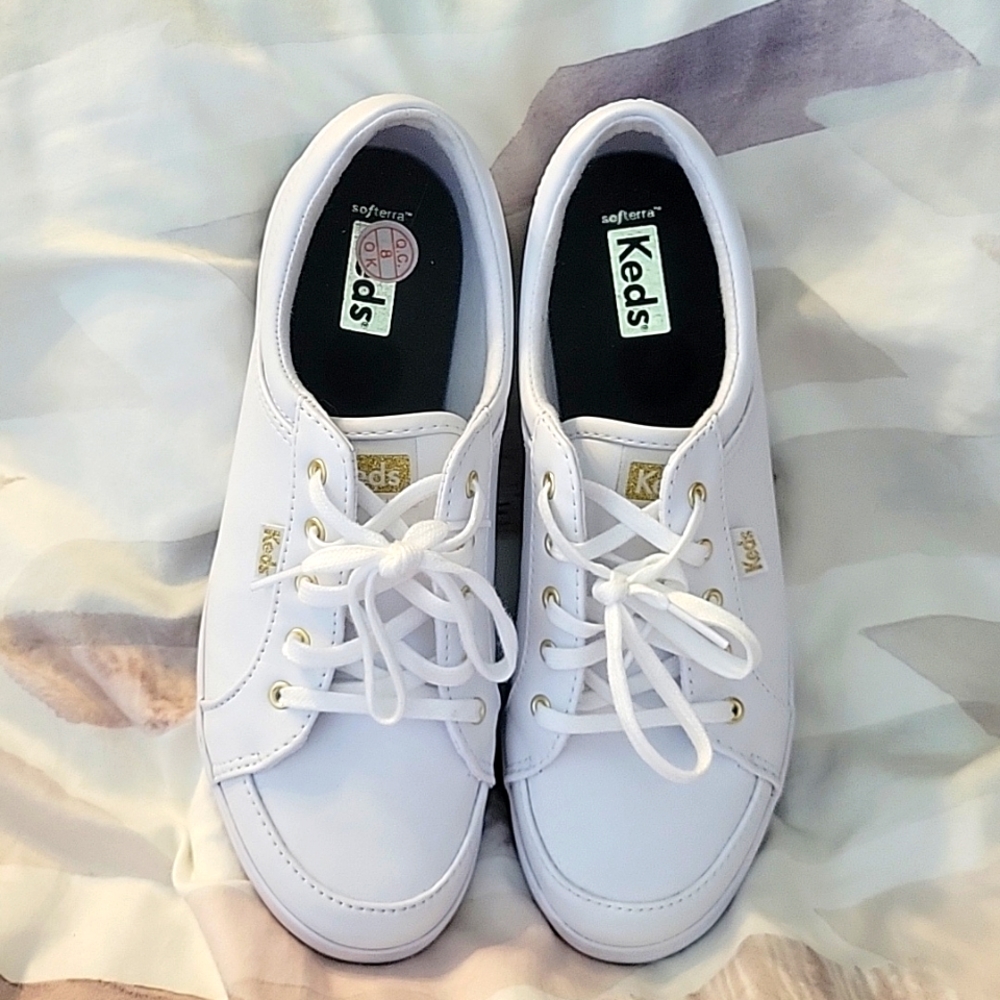 Like new leather Keds